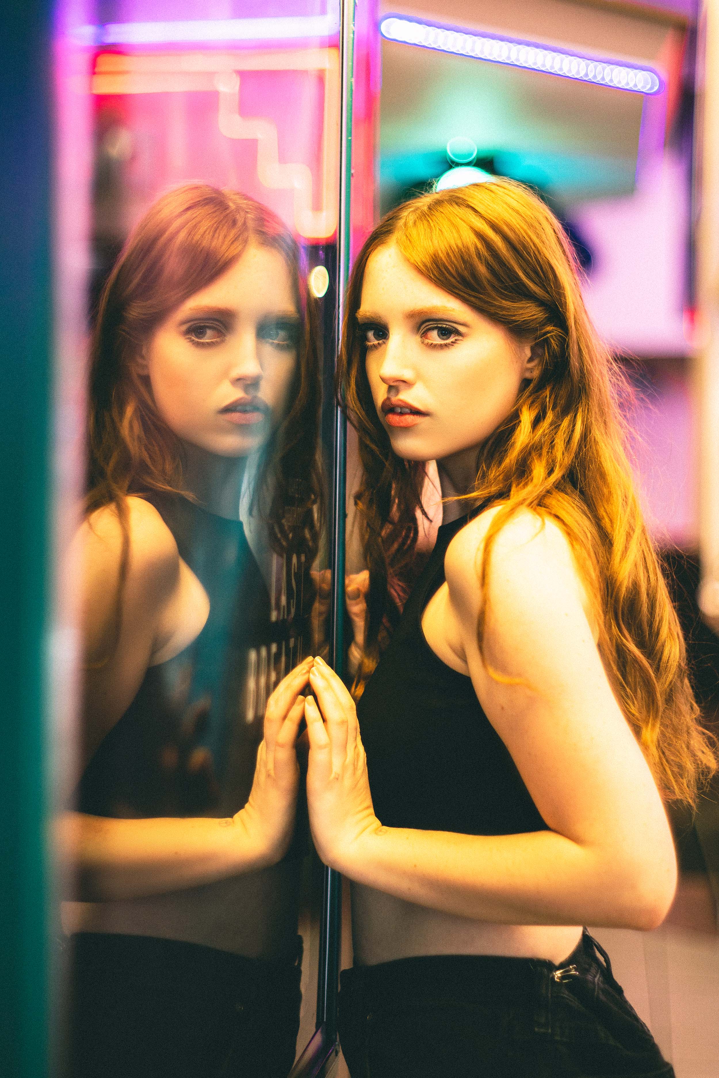 Cinematic Portraits with Vintage Flair by a Movie Theater — photograph 5 of 35